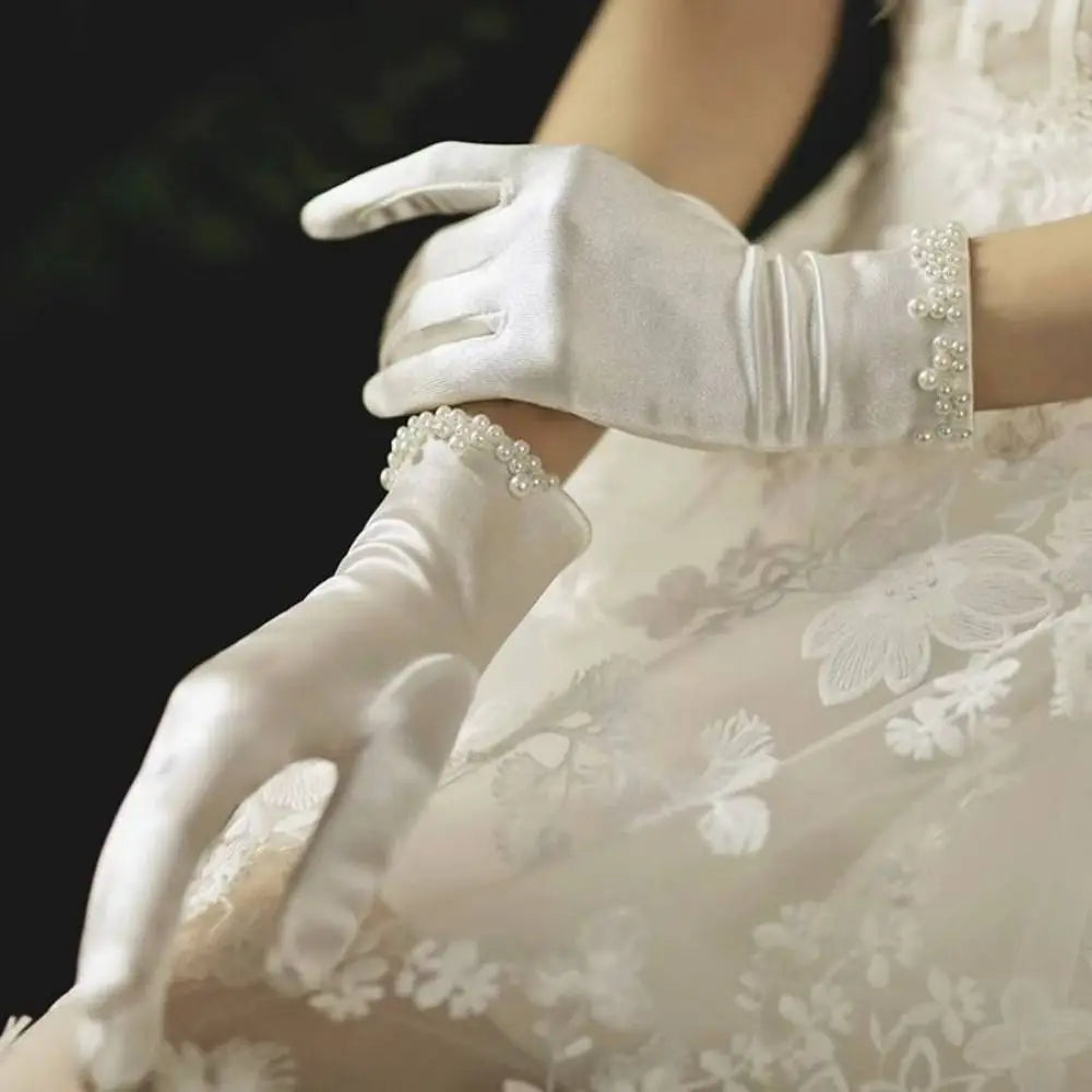Short White Satin Bridal Gloves with Bow