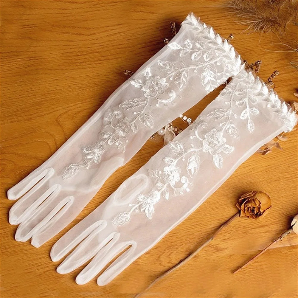 French Vintage Lace Bridal Gloves Wheat Edge Design White Gloves Wedding Accessories Women's Gloves Versatile for Wedding Props