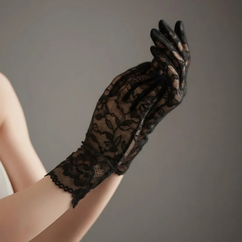 Short Lace Bridal Gloves Floral Embroidered Sheer Tulle Wedding Gloves for Bride Wedding Dress Accessories Photo Shoot & Events