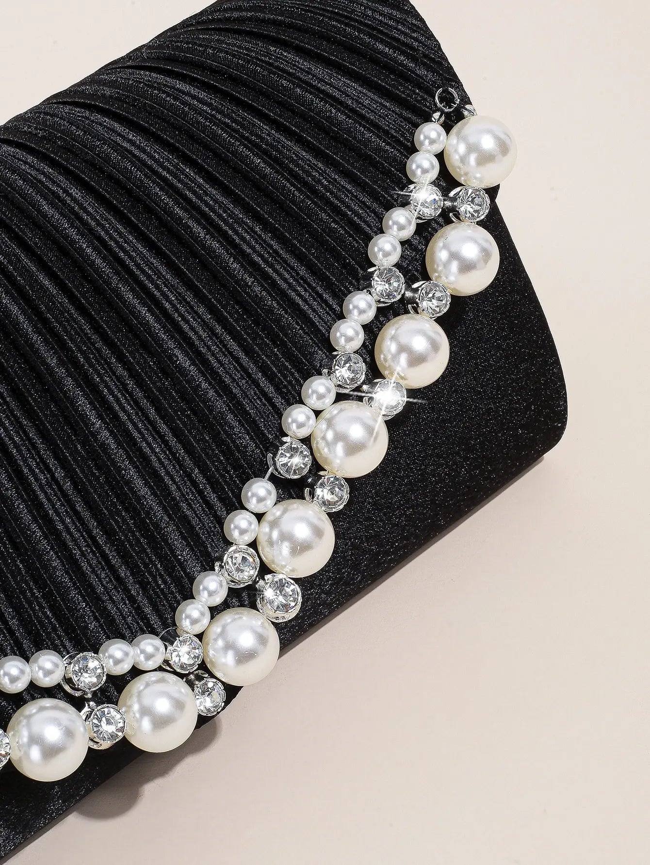 Womens Pearl Decor pleated Satin Clutch Bag， Fashion Diamond Evening Handbag Bridal Purse for Wedding Party for Women Formal Par