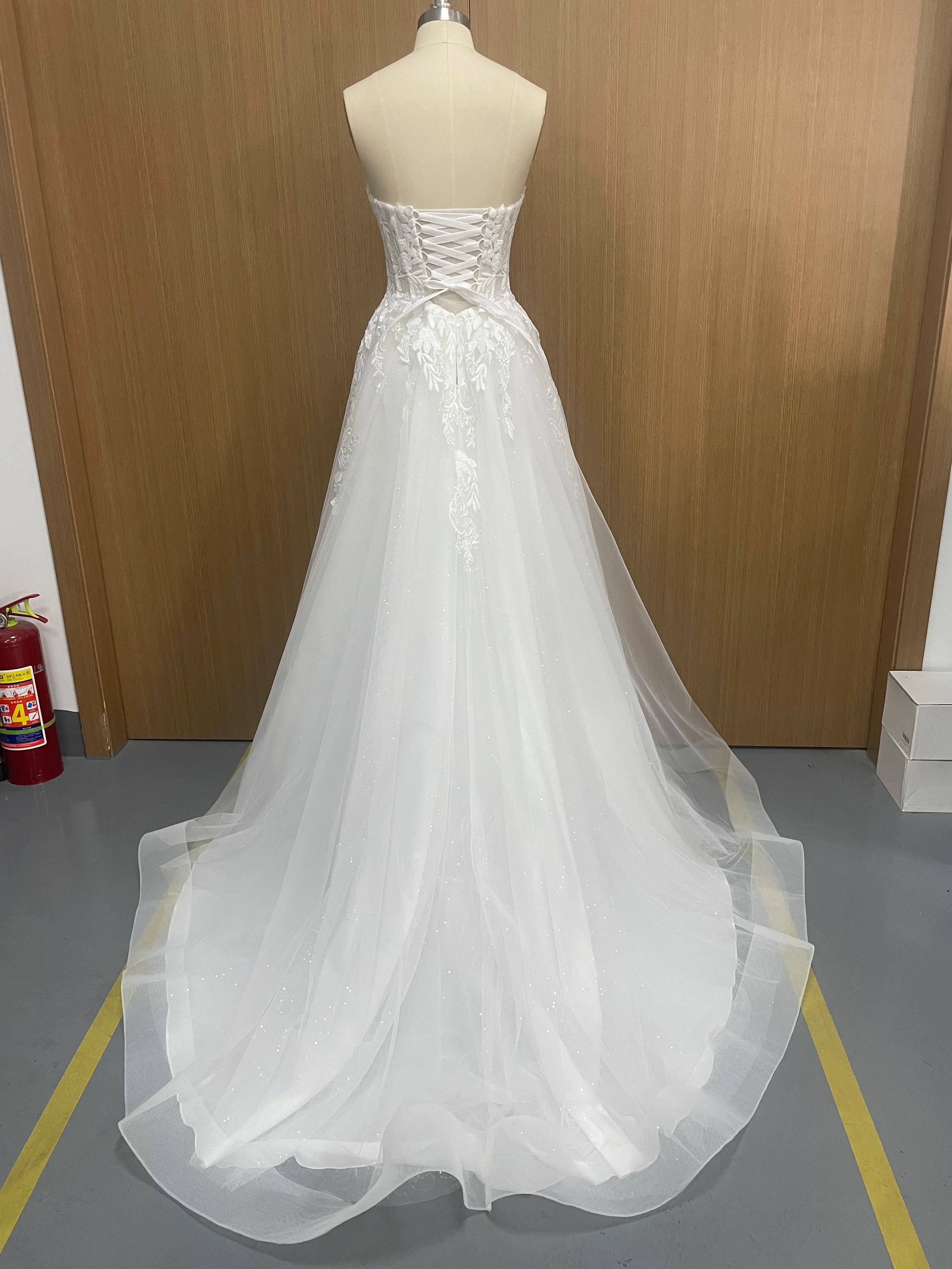 Elegant Lace Wedding Dresses for Women 2024 Sleeveless Deep V-Neck Sparkly Bridal Gowns Sweetheart Wedding Gown for Women Luxury