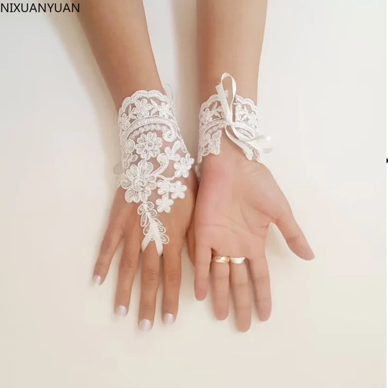 Elegant Beaded Lace Satin Short Bridal Gloves 2025 Fingerless Wedding Gloves White Ivory Wedding Accessories Veu De Noiva