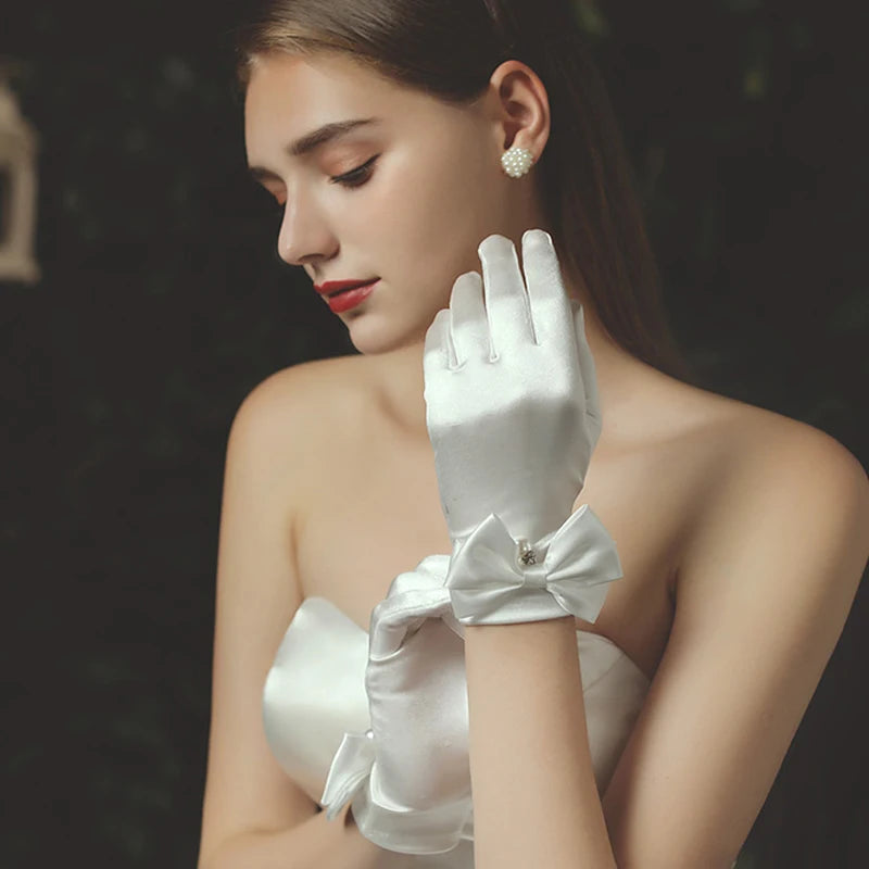 1 Pair Bride Gloves Elegant Bow Knot Pearl Pendant Short Gloves for Wedding Opera Dinner Party Elastic Satin Tea Party Gloves