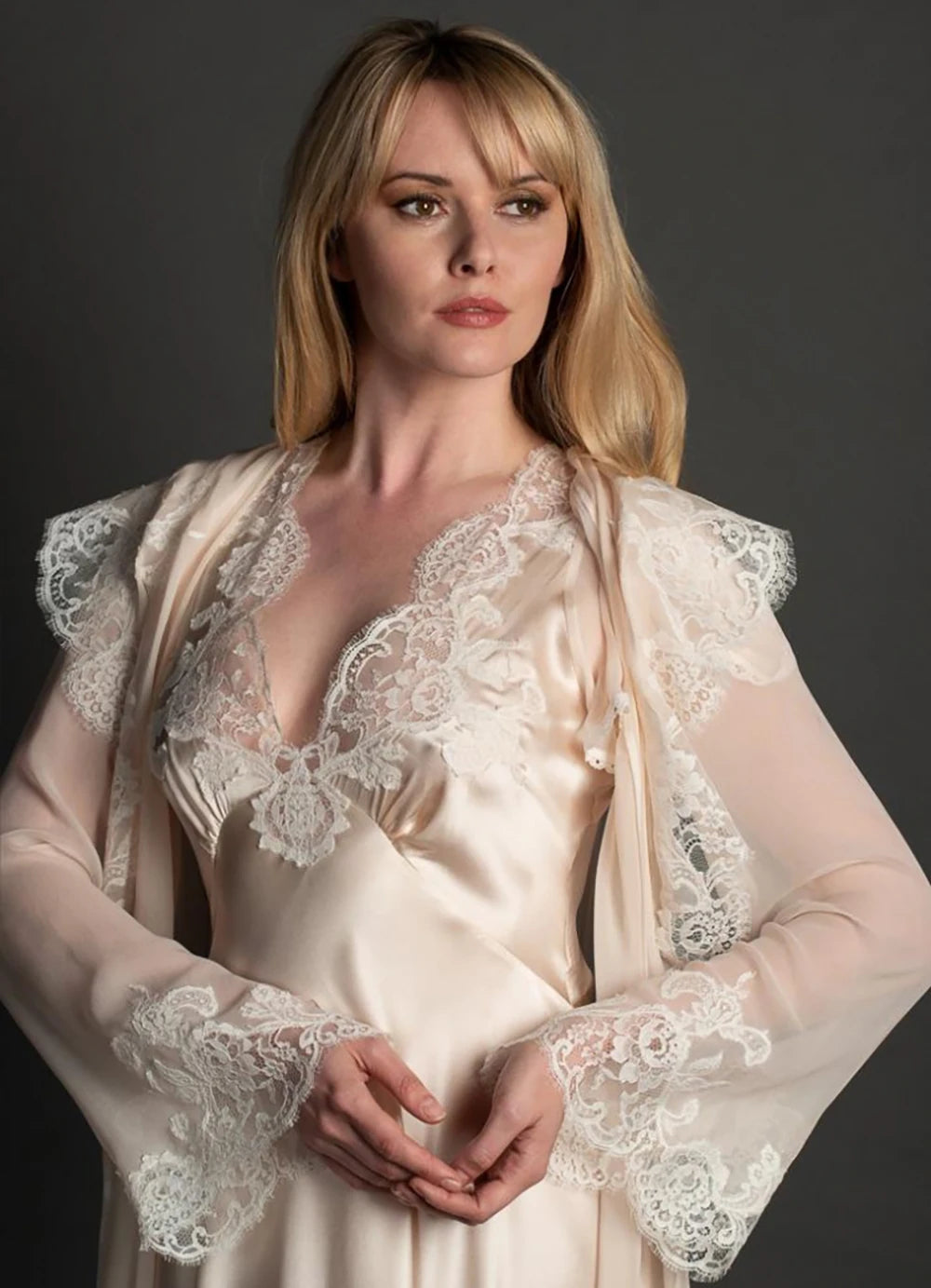 Graceful Sleepwear Women Maternity Appliques Long Sleeve Wedding Bridal Robe Customized Nightgown Pajamas