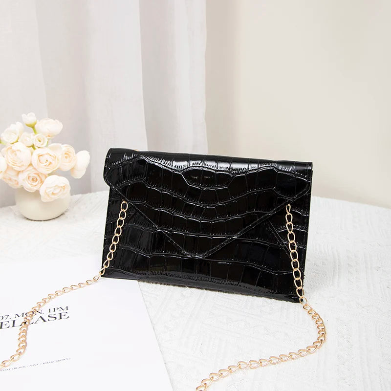 Banquet Chain Shoulder Clutch