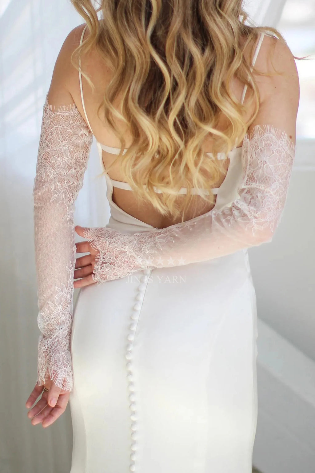 Customized Chantilly Lace Fingerless Wedding Gloves Elegant Long Bridal Sleeves Vintage Accessory for Brides Tulle Bridal Glove