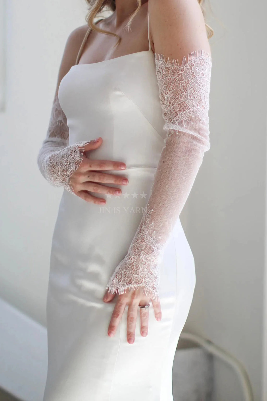 Customized Chantilly Lace Fingerless Wedding Gloves Elegant Long Bridal Sleeves Vintage Accessory for Brides Tulle Bridal Glove