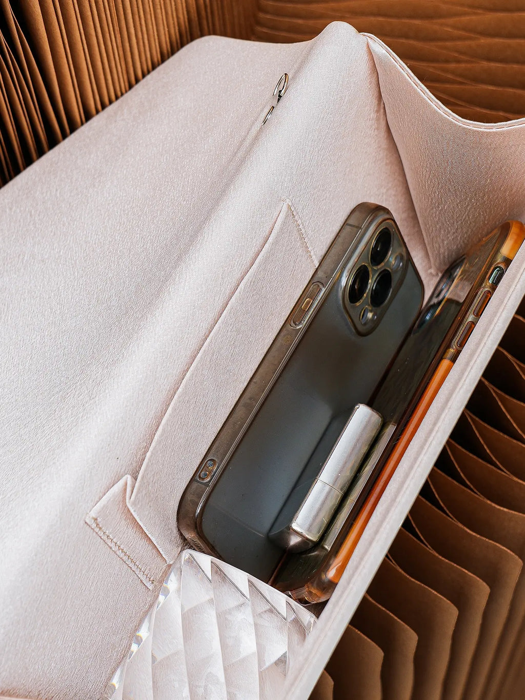 Womens Pearl Decor pleated Satin Clutch Bag， Fashion Diamond Evening Handbag Bridal Purse for Wedding Party for Women Formal Par