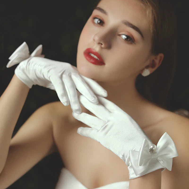 1 Pair Bride Gloves Elegant Bow Knot Pearl Pendant Short Gloves for Wedding Opera Dinner Party Elastic Satin Tea Party Gloves