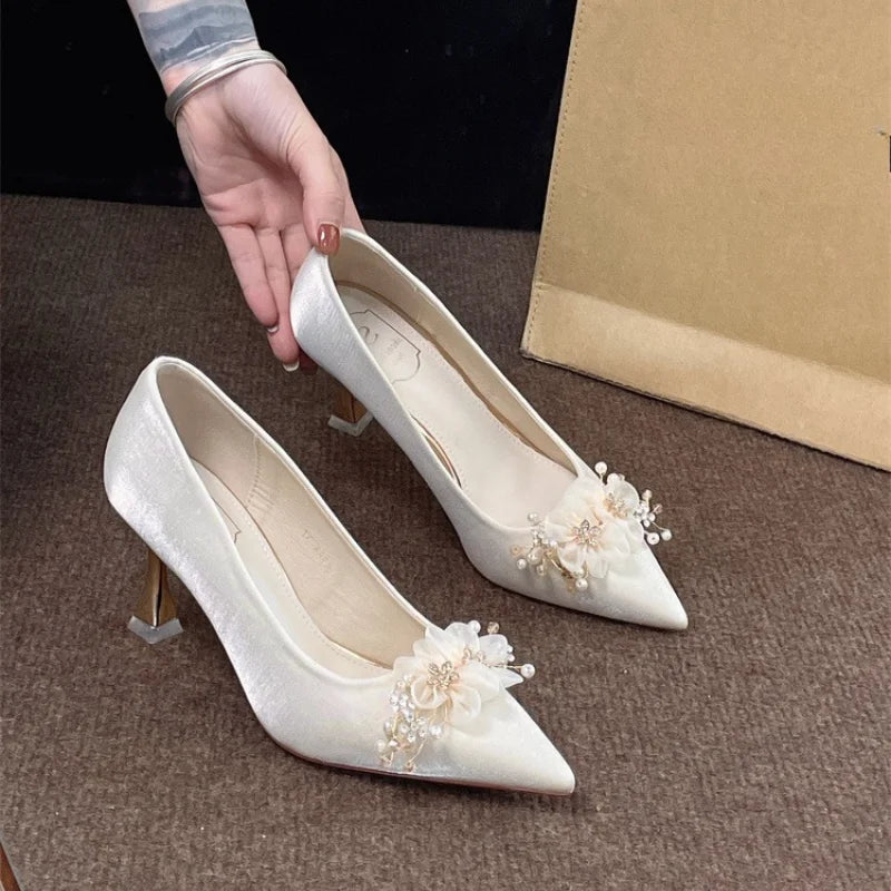 2025 New Wedding Shoes Women's White Satin Bow Pearl Bridesmaid Shoes Bridal Shoes Women Heels Pumps