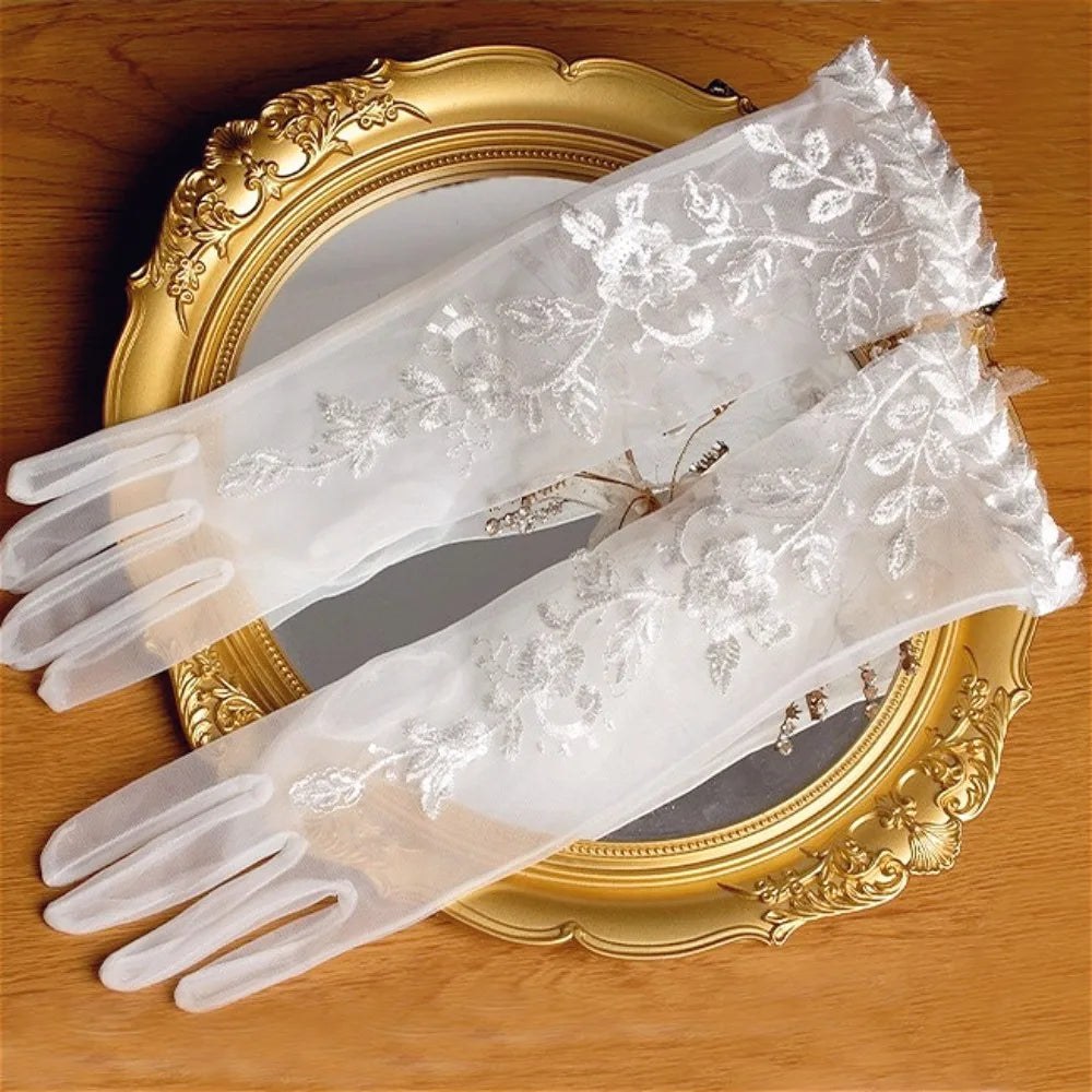 French Vintage Lace Bridal Gloves Wheat Edge Design White Gloves Wedding Accessories Women's Gloves Versatile for Wedding Props