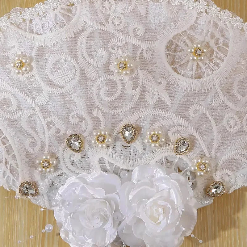 A Wedding Decoration Fan, Snow White Art Flower Decoration Wedding Supplies, Suitable for Bridal Engagement and Wedding Season,