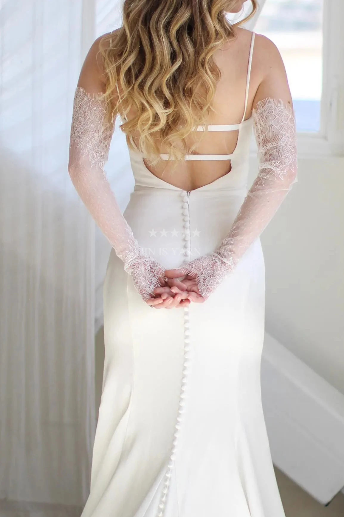 Customized Chantilly Lace Fingerless Wedding Gloves Elegant Long Bridal Sleeves Vintage Accessory for Brides Tulle Bridal Glove