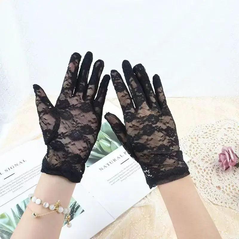 Short Lace Bridal Gloves Floral Embroidered Sheer Tulle Wedding Gloves for Bride Wedding Dress Accessories Photo Shoot & Events