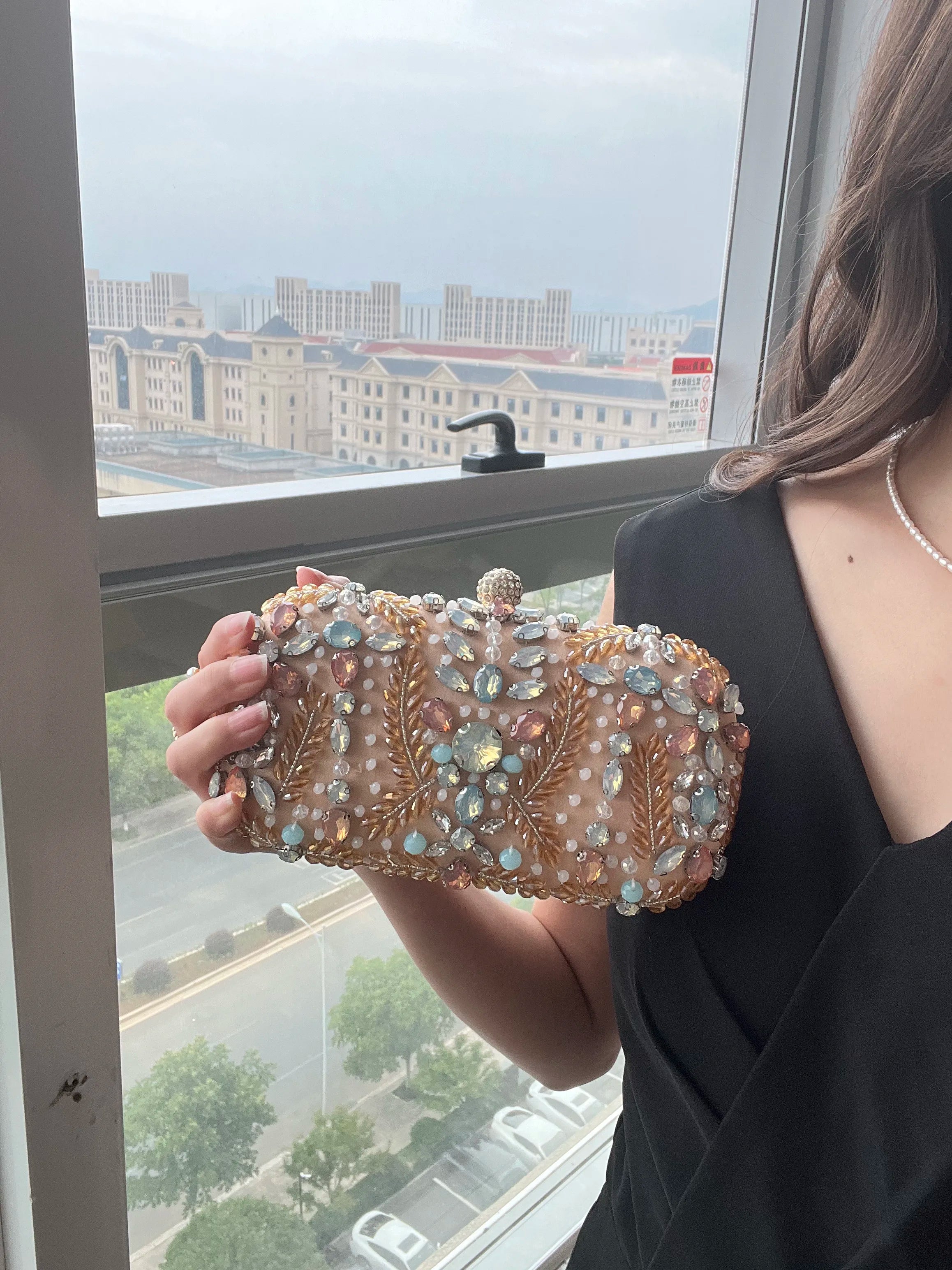 Women's Bridal Clutch Evening Bag Crystal Handbag with Chain Shoulder Strap for Party Wedding Female Fashion Accessory