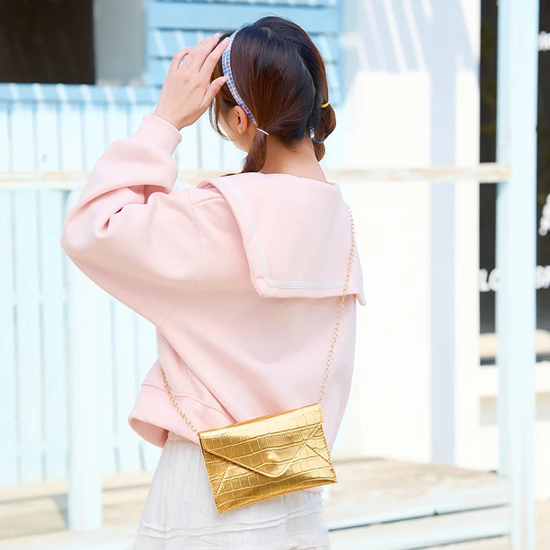 Banquet Chain Shoulder Clutch
