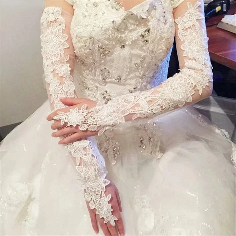 Elegant Beaded Lace Satin Short Bridal Gloves 2025 Fingerless Wedding Gloves White Ivory Wedding Accessories Veu De Noiva