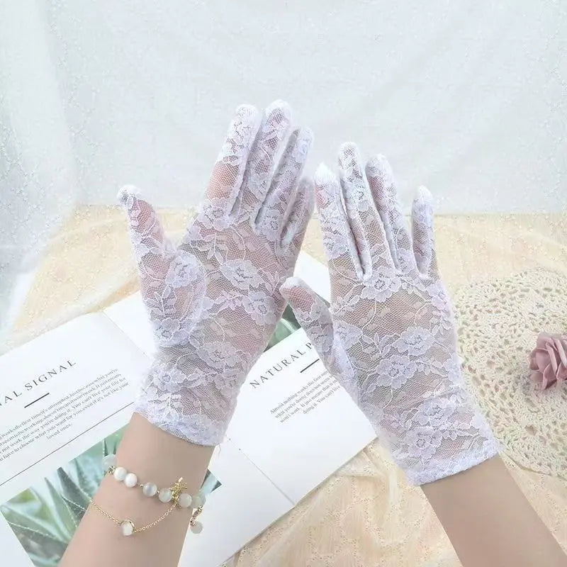 Short Lace Bridal Gloves Floral Embroidered Sheer Tulle Wedding Gloves for Bride Wedding Dress Accessories Photo Shoot & Events