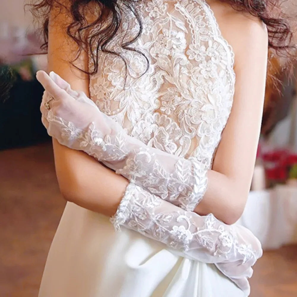 French Vintage Lace Bridal Gloves Wheat Edge Design White Gloves Wedding Accessories Women's Gloves Versatile for Wedding Props