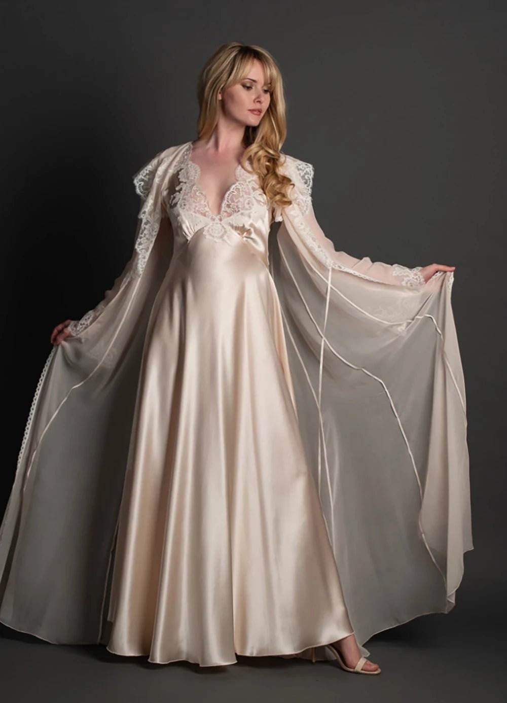 Appliqué Long-Sleeve Maternity Photoshoot Robe - Luzilly Bridal & Apparel