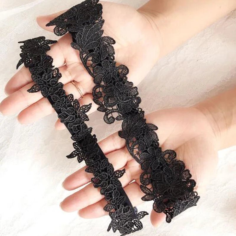 Bow and Flower Lace Bridal Garter - Luzilly Bridal & Apparel