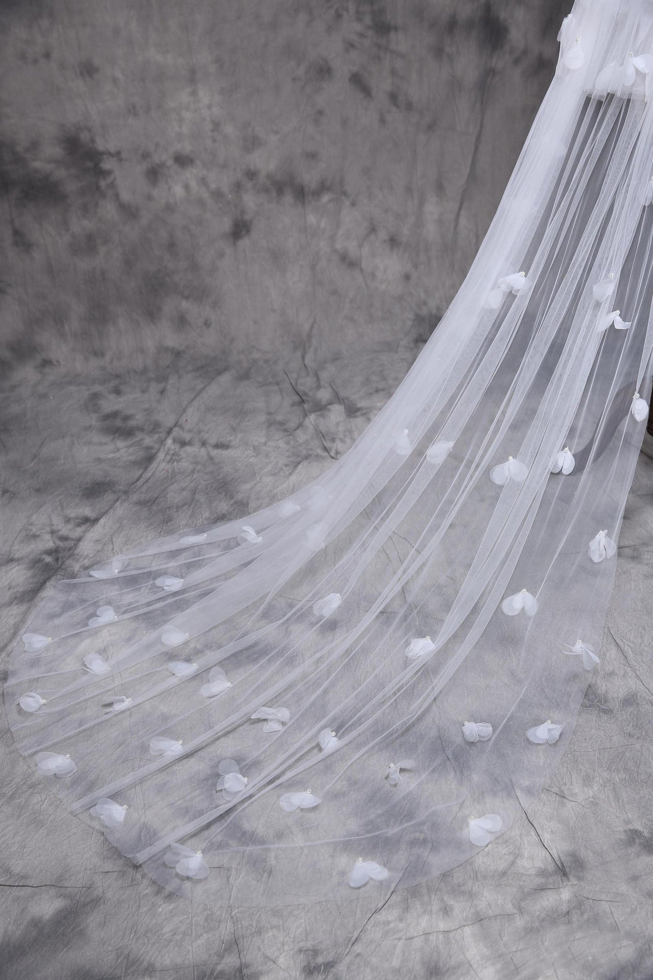 Bridal gown wedding veil - Luzilly Bridal & Apparel