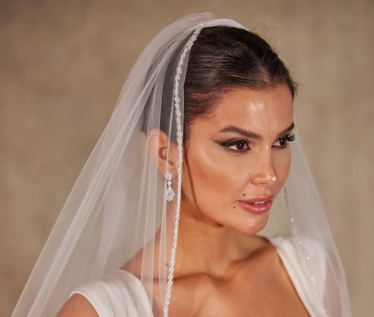 Crystal Knot Beaded Edge Wedding Veil - Luzilly Bridal & Apparel