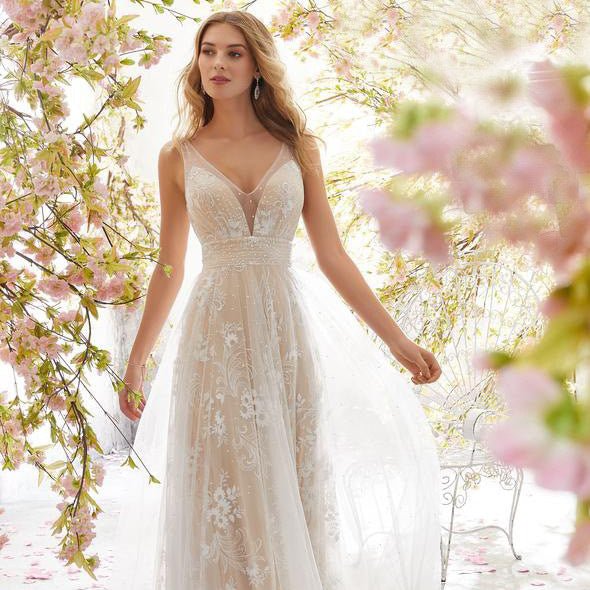 Elegant V-Neck Sleeveless Lace Wedding DressSexy Bridal Gown - Luzilly Bridal & Apparel