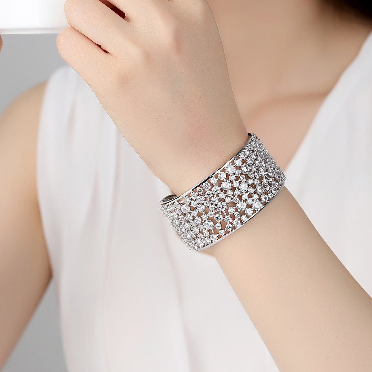 European and American heavy industry bracelets, brass zircon bracelets, grand European and American personalized fashion bride bracelets - Luzilly Bridal & Apparel