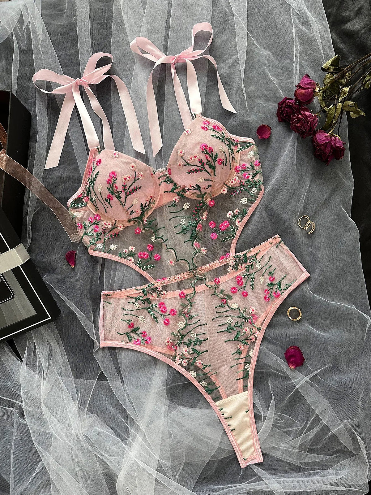 Floral Lace Underwire Bra and Thong Set - Luzilly Bridal & Apparel