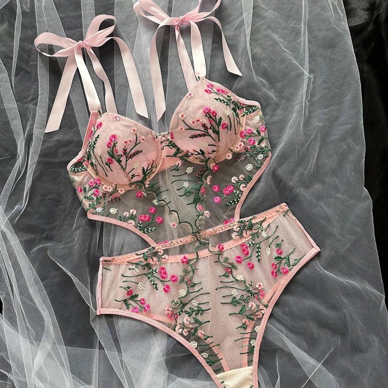 Floral Lace Underwire Bra and Thong Set - Luzilly Bridal & Apparel
