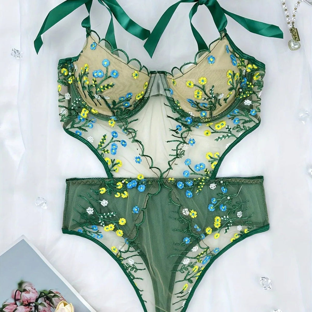 Floral Lace Underwire Bra and Thong Set - Luzilly Bridal & Apparel