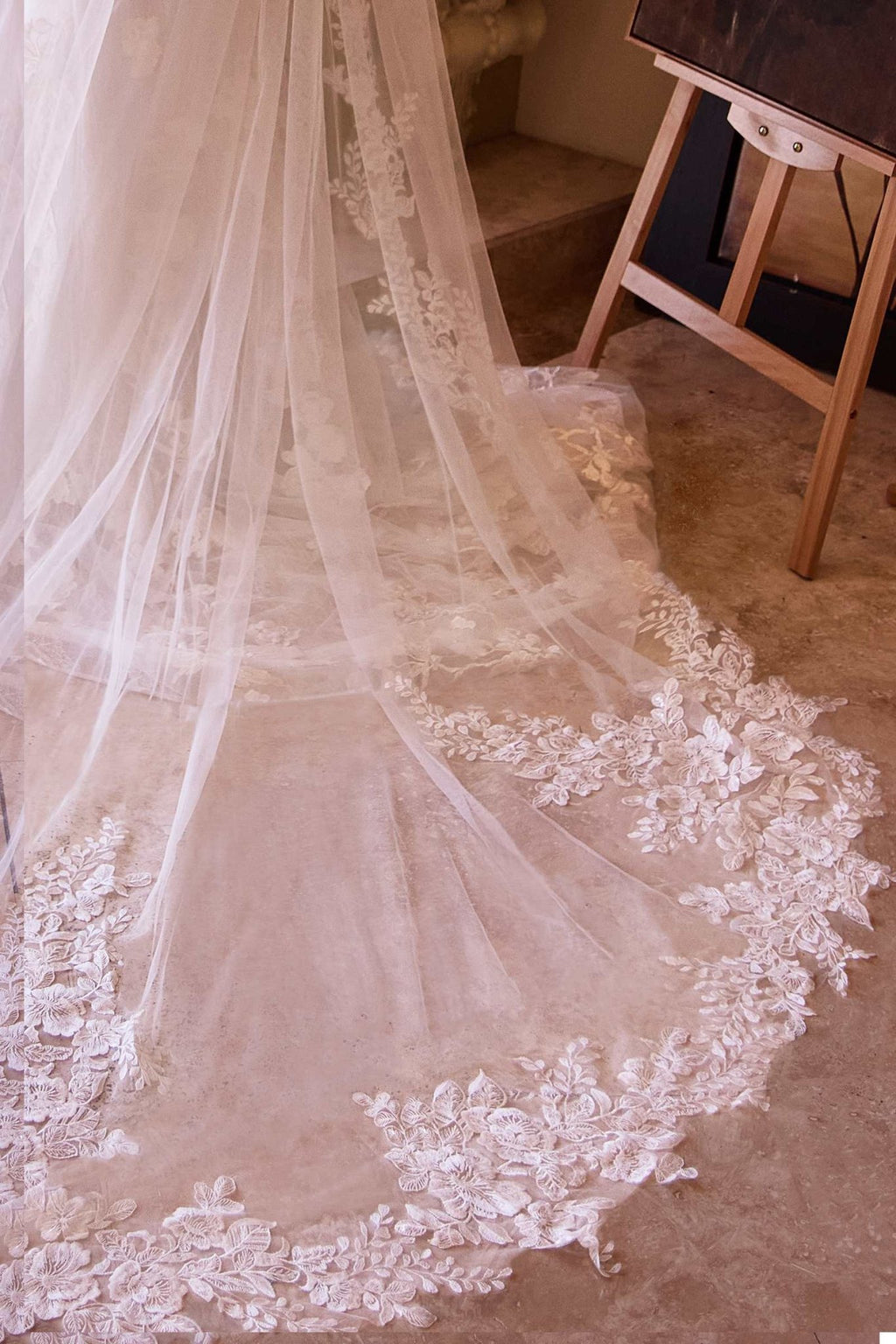 Floral Scalloped Lace Royal Veil - Luzilly Bridal & Apparel