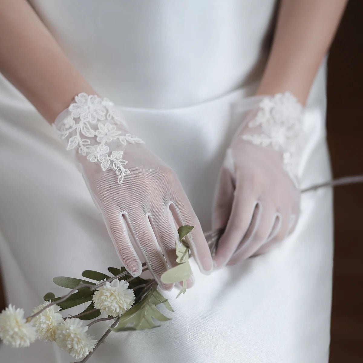 Handmade Tulle Lace Appliqué Bridal Gloves - Luzilly Bridal & Apparel