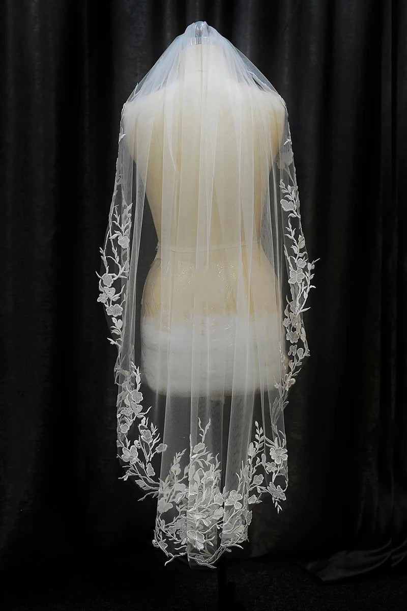Ivory Lace Appliqué Bridal Veil with Comb - Luzilly Bridal & Apparel