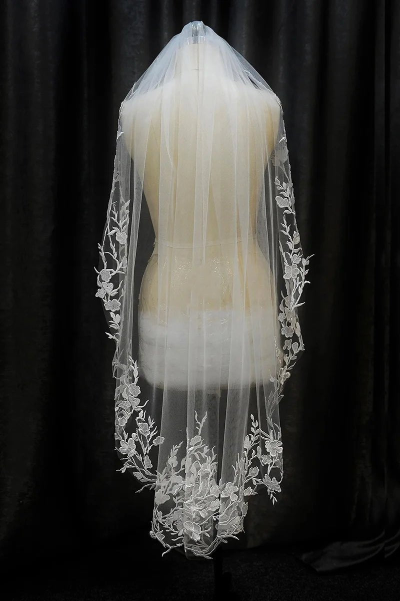 Ivory Lace Appliqué Bridal Veil with Comb - Luzilly Bridal & Apparel