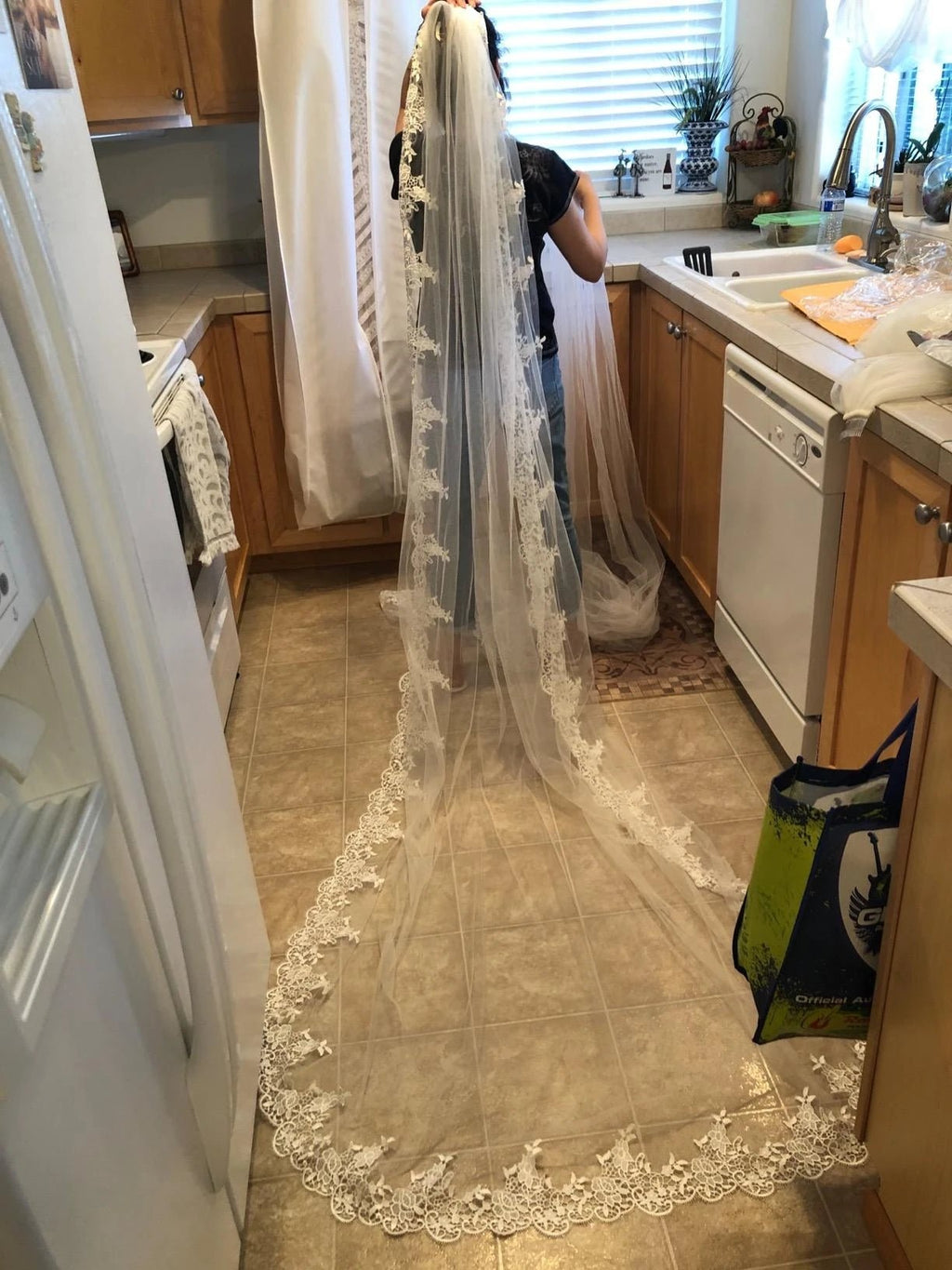 Luxurious Lace Edge Cathedral Wedding Veil - Luzilly Bridal & Apparel