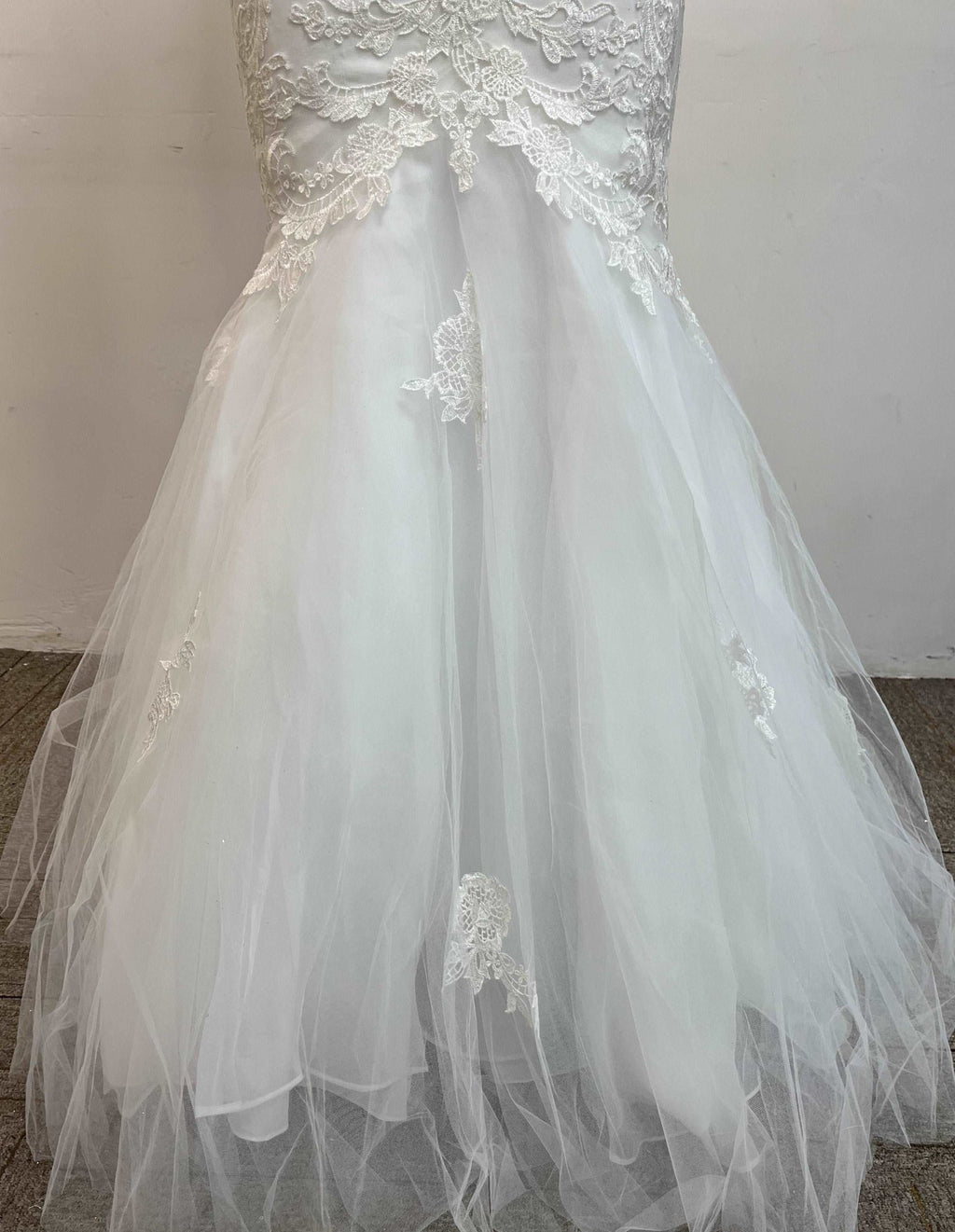 Off-Shoulder Embroidered Lace Mermaid Wedding Gown - Luzilly Bridal & Apparel