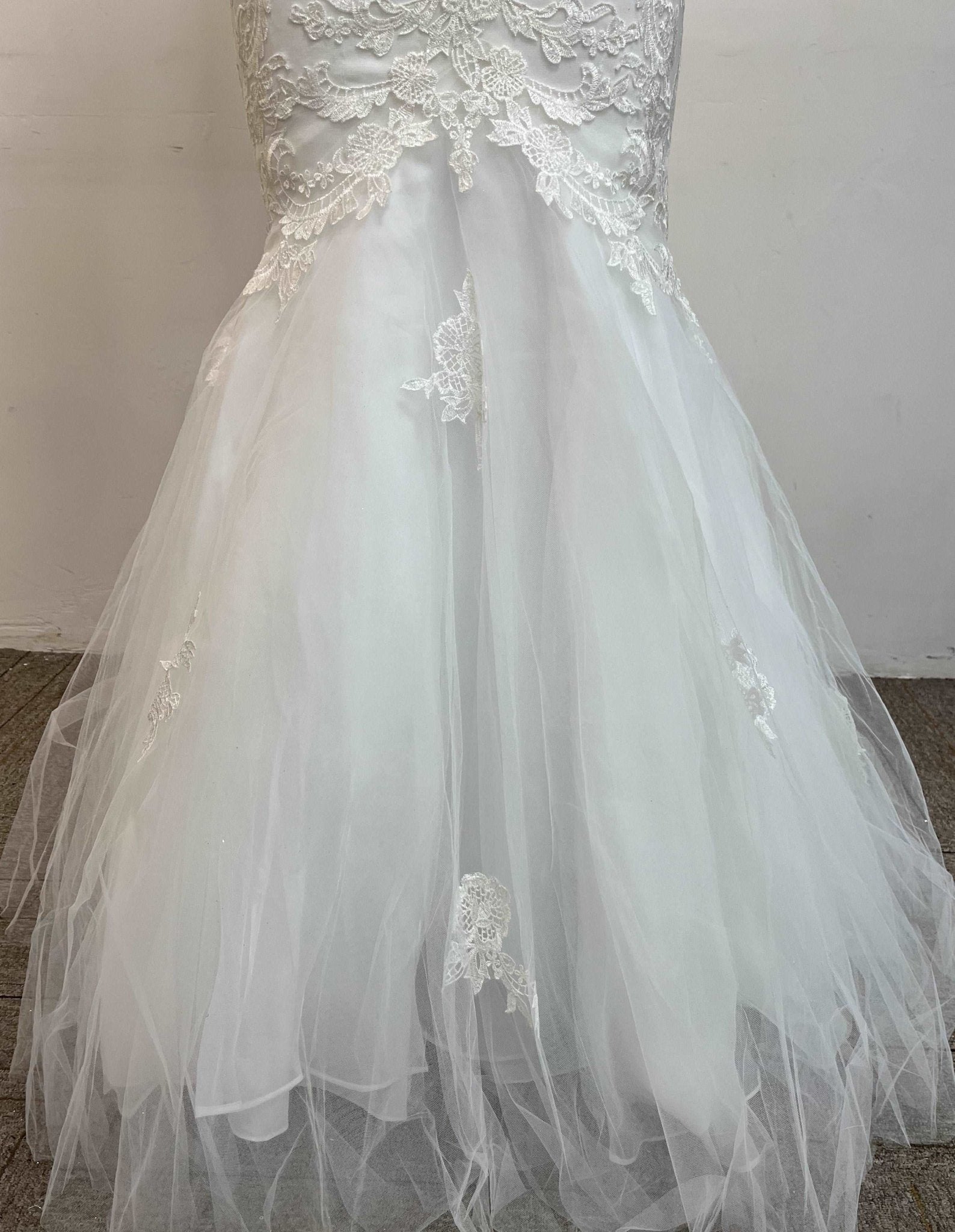 Off-Shoulder Embroidered Lace Mermaid Wedding Gown - Luzilly Bridal & Apparel