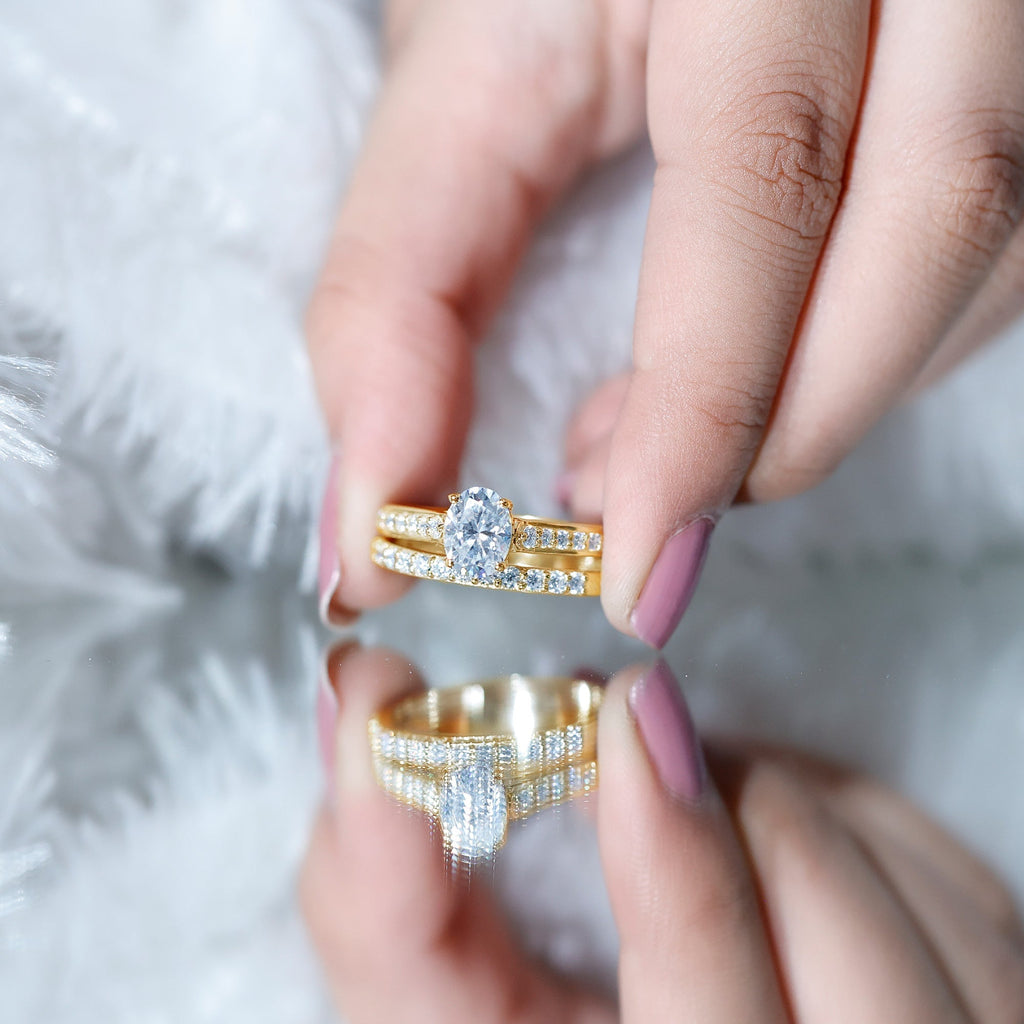 Oval Shaped 1 Carat Lab Grown Diamond Bridal Ring Set with IGI Certificate - Luzilly Bridal & Apparel