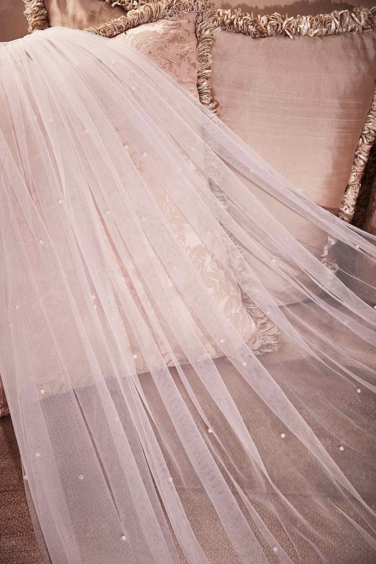 Pearl Drops Royal Veil - Luzilly Bridal & Apparel