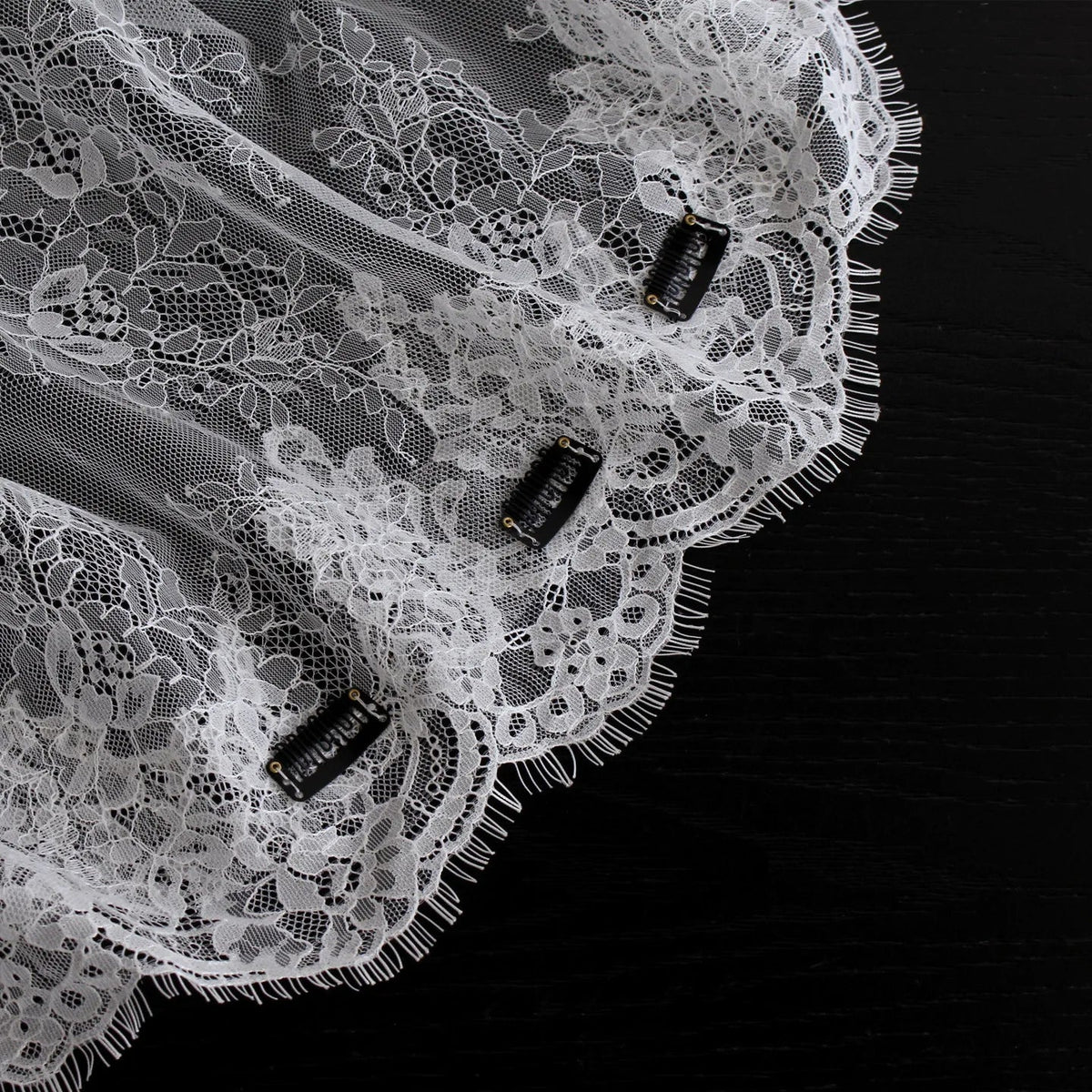 Short Lace-Edge Shoulder-Length Fairy Bridal Veil - Luzilly Bridal & Apparel