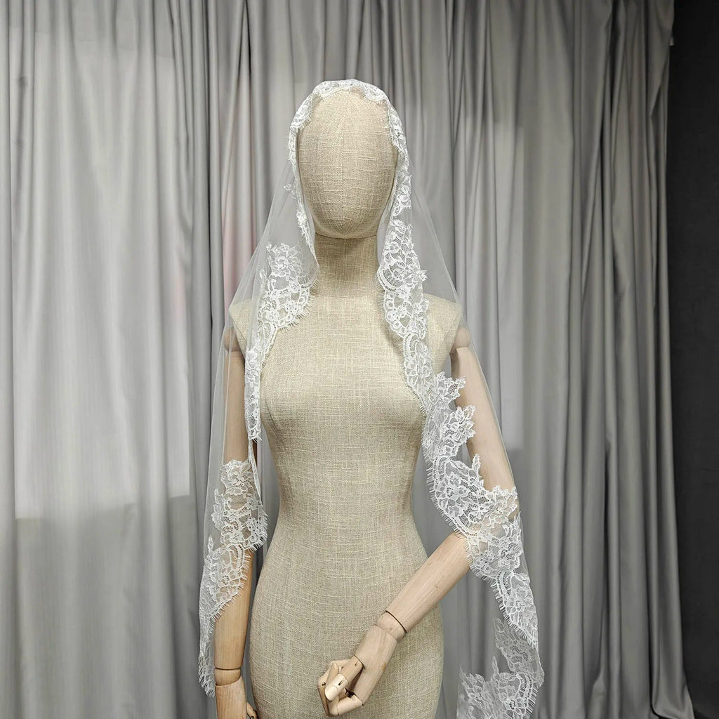 Short Mantilla Wedding Veil with Eyelash Lace - Luzilly Bridal & Apparel