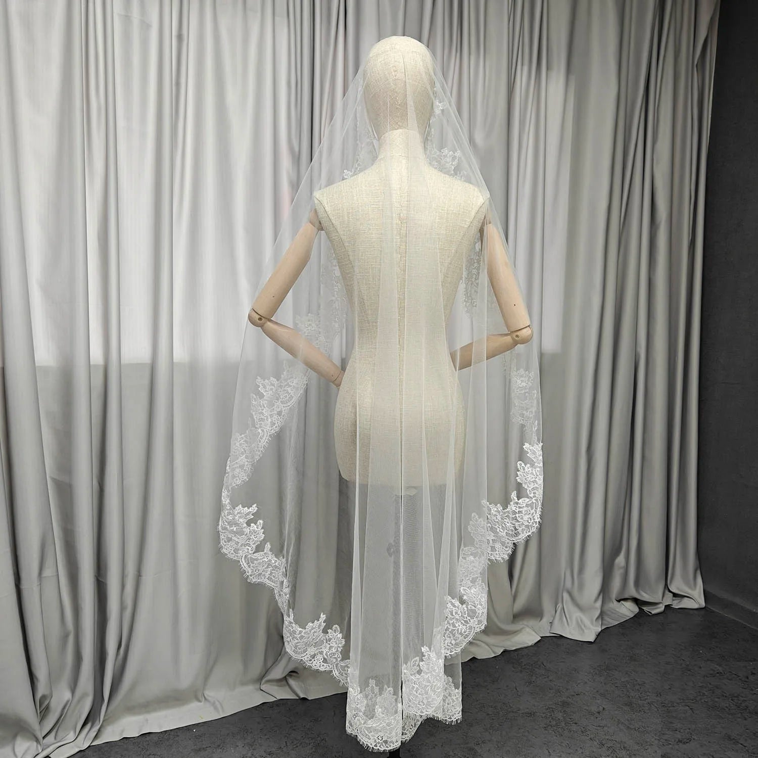 Short Mantilla Wedding Veil with Eyelash Lace - Luzilly Bridal & Apparel