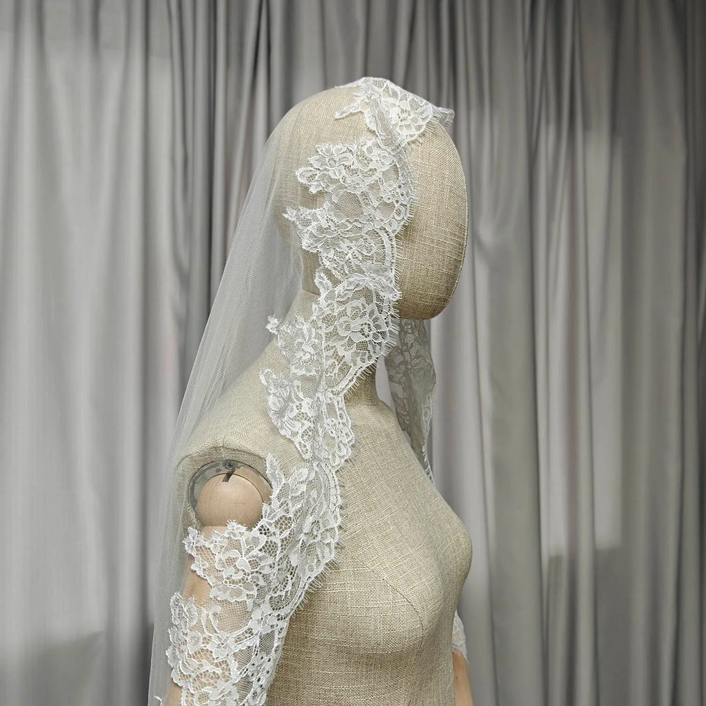 Short Mantilla Wedding Veil with Eyelash Lace - Luzilly Bridal & Apparel