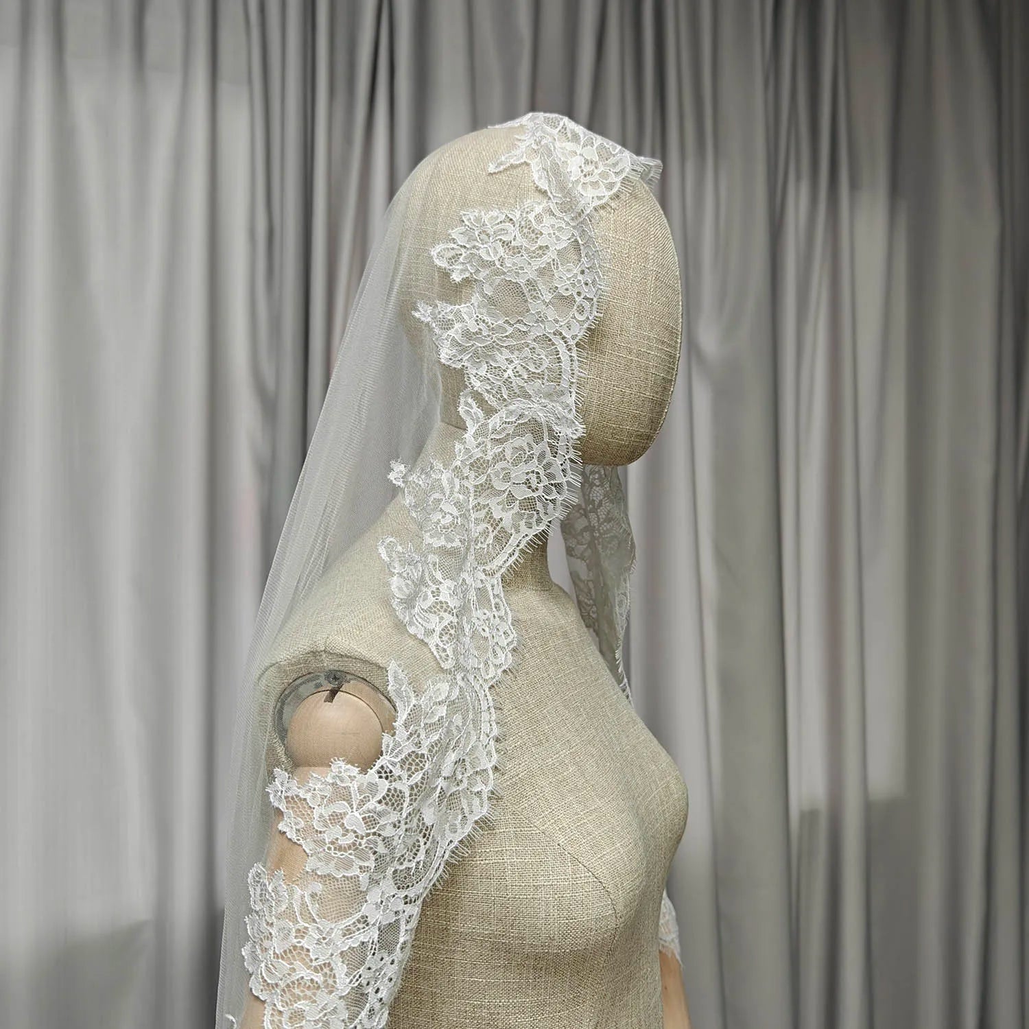 Short Mantilla Wedding Veil with Eyelash Lace - Luzilly Bridal & Apparel