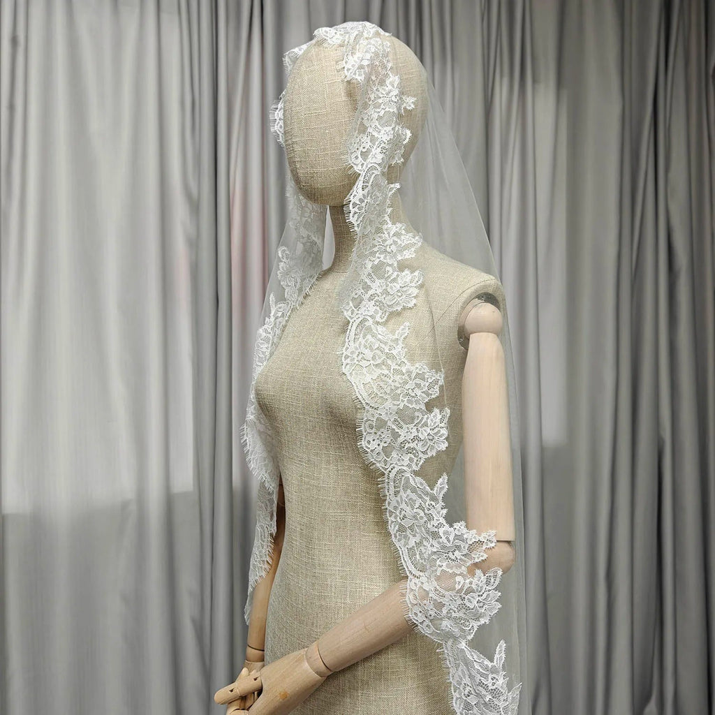 Short Mantilla Wedding Veil with Eyelash Lace - Luzilly Bridal & Apparel