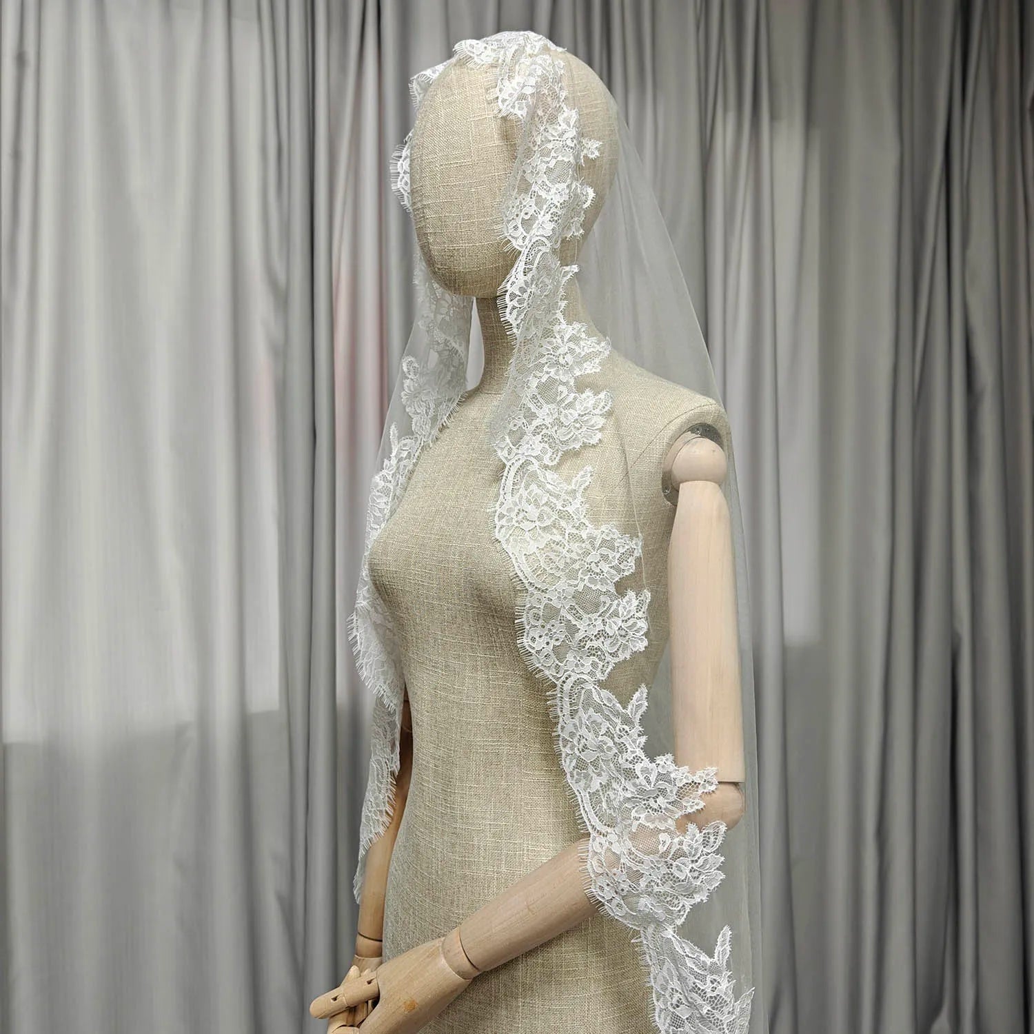 Short Mantilla Wedding Veil with Eyelash Lace - Luzilly Bridal & Apparel