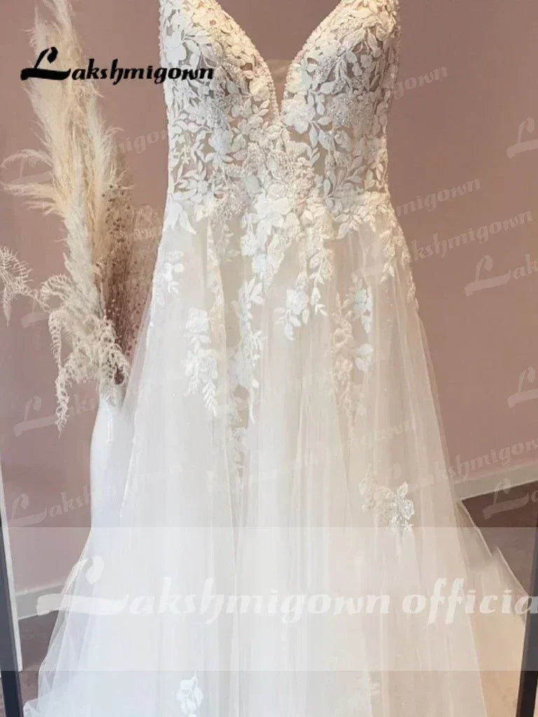 Spaghetti Straps Vintage Lace Wedding Dress With V Neckline Bride Dress Tulle Beach Bridal Gown trouwjurk Customized - Luzilly Bridal & Apparel