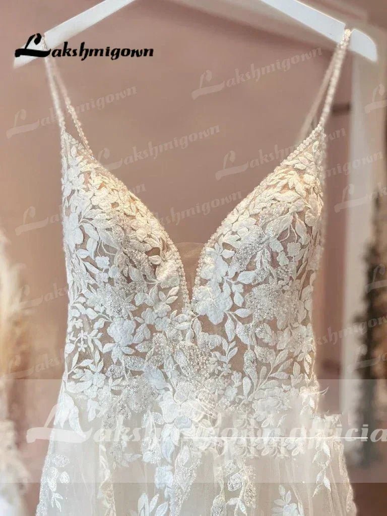 Spaghetti Straps Vintage Lace Wedding Dress With V Neckline Bride Dress Tulle Beach Bridal Gown trouwjurk Customized - Luzilly Bridal & Apparel